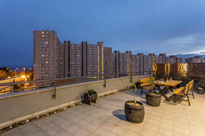 Two-Bedroom Apartment with Terrace and Sea View image 4