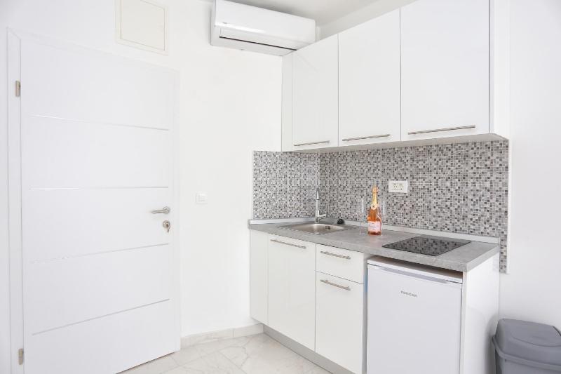 Family-friendly apartments with swimming pool Zivogosce - Porat Makarska - 18150 - image 33