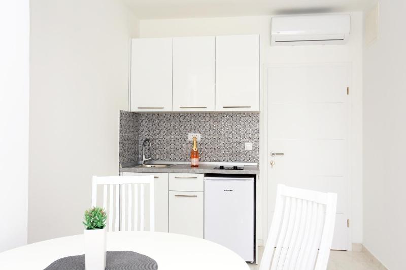 Family-friendly apartments with swimming pool Zivogosce - Porat Makarska - 18150 - image 28