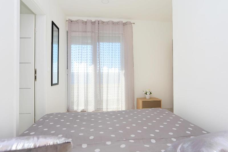 One-Bedroom Apartment with Terrace and Sea View image 3