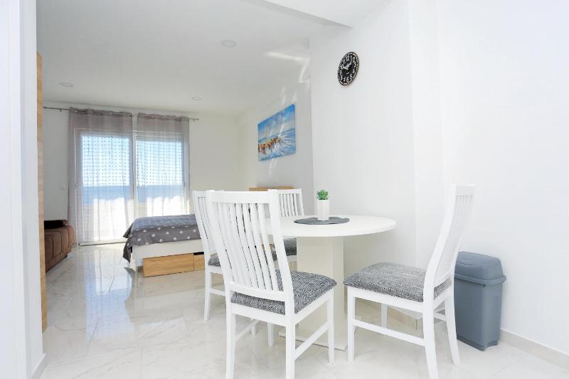 Studio with Terrace and Sea View image 4