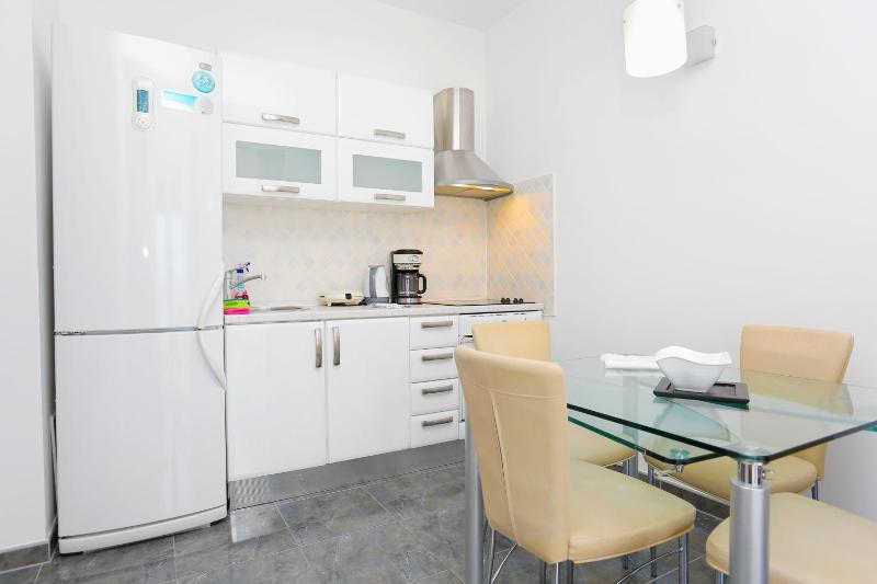 Apartments by the sea Sumpetar Omis - 18286 - image 6
