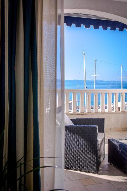 Apartments by the sea Sumpetar Omis - 18286 - image 33