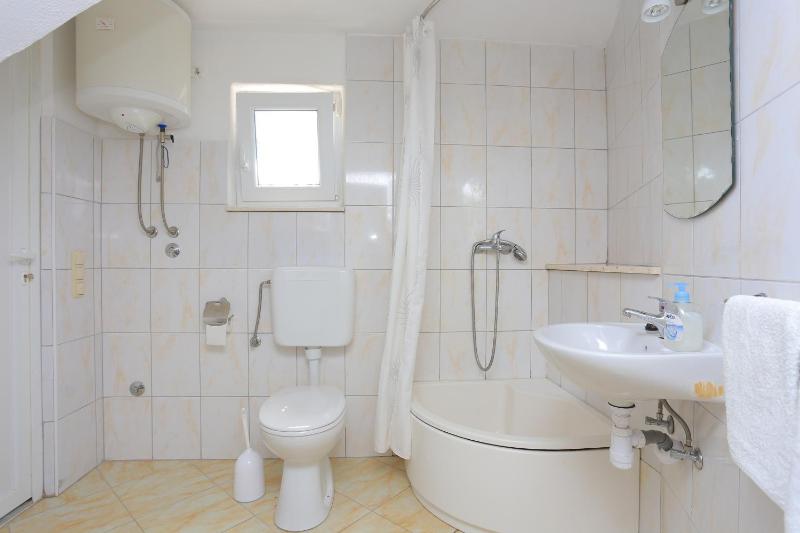 Apartments by the sea Duce Omis - 18302 - image 13