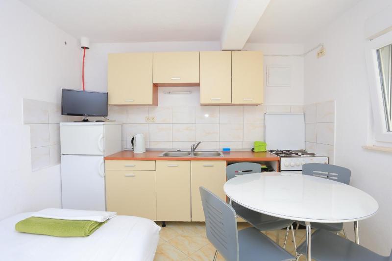 Apartments by the sea Duce Omis - 18302 - image 10