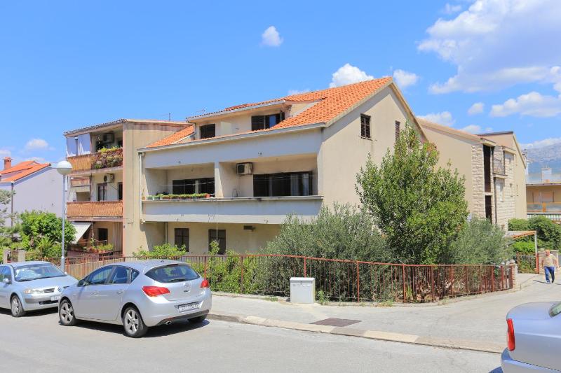 Apartments with WiFi Split - 18336 - image 1