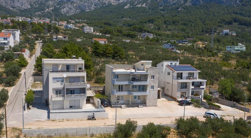 Apartments with parking space Makarska - 18337 - image 9