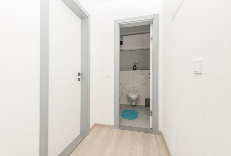 Apartments with parking space Makarska - 18337 - image 15