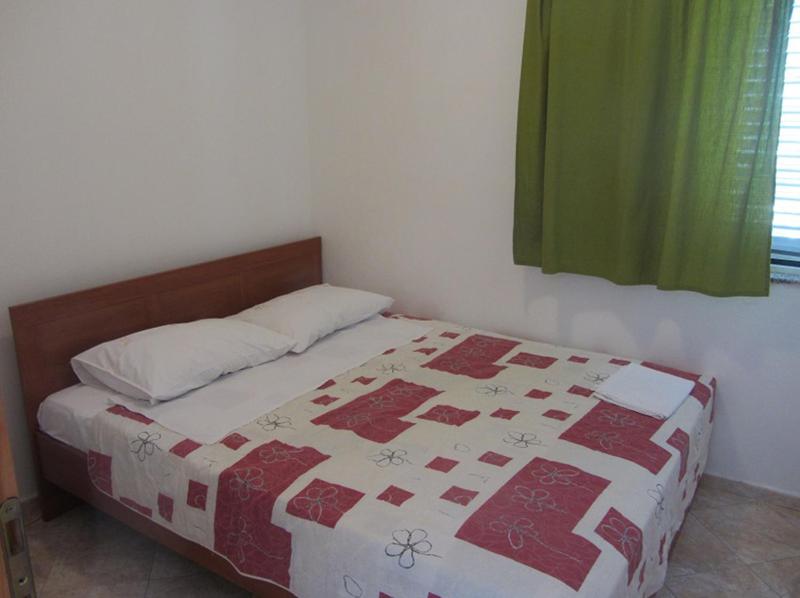 One-Bedroom Apartment with Terrace image 3