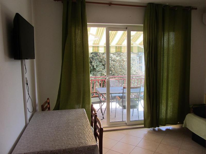 One-Bedroom Apartment with Terrace image 3