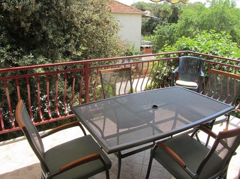 One-Bedroom Apartment with Terrace image 2