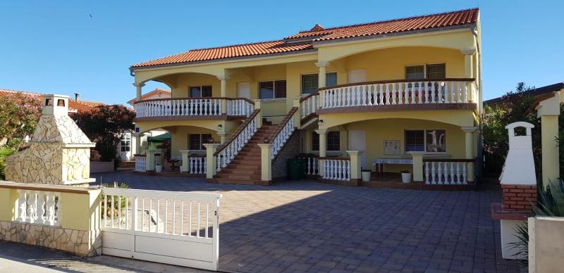Apartments with parking space Vir - 18407 - image 1