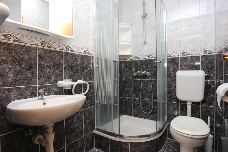 Apartments by the sea Zivogosce - Porat Makarska - 18218 - image 25