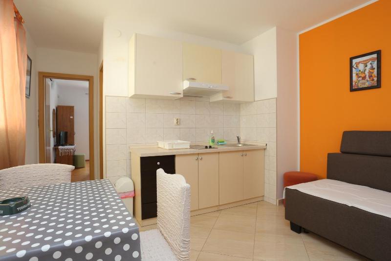 Apartments by the sea Zivogosce - Porat Makarska - 18218 - image 11