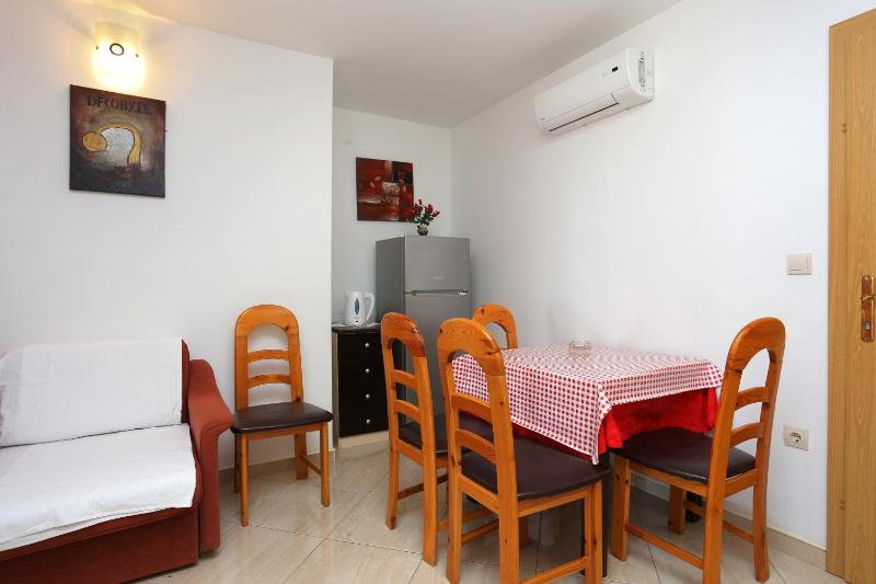 Apartments by the sea Zivogosce - Porat Makarska - 18218 - image 34