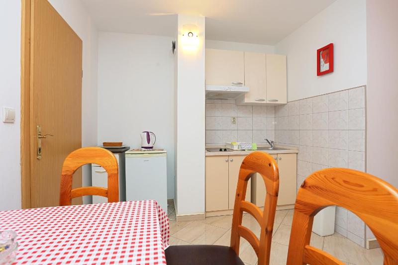Apartments by the sea Zivogosce - Porat Makarska - 18218 - image 2