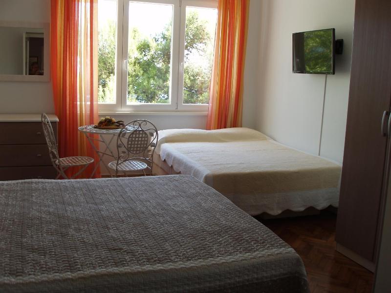 Quadruple Room image 3