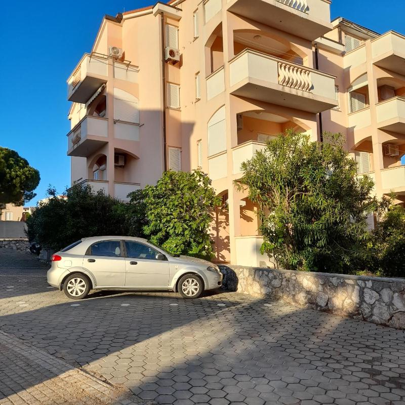 Apartments with a parking space Novalja Pag - 18499 - image 1