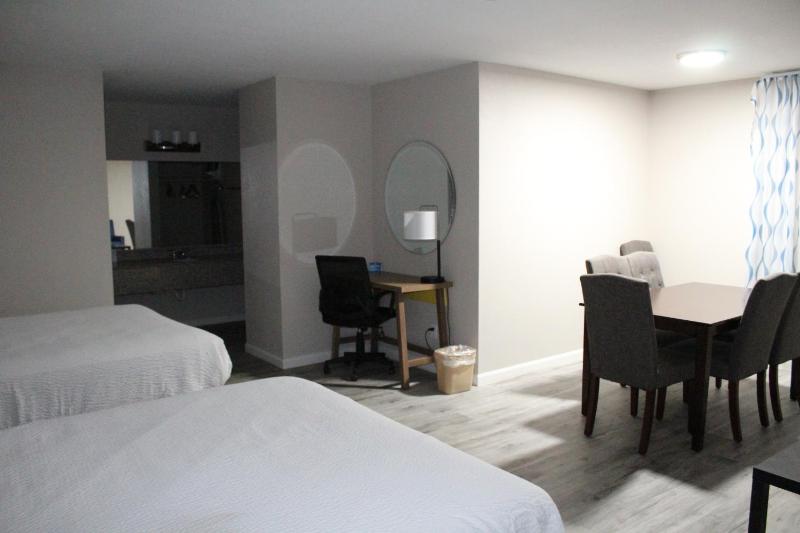 Suite with Two Queen Beds - Non-Smoking image 4