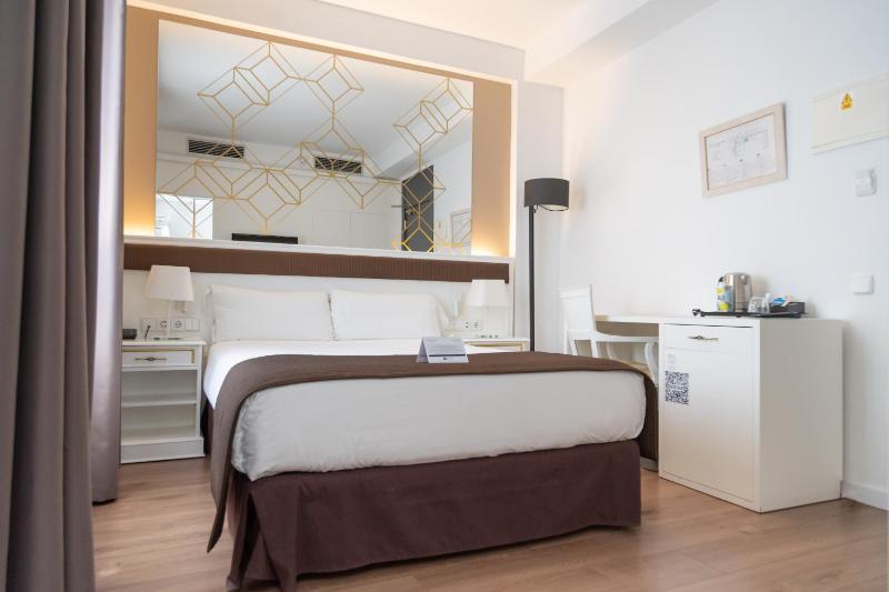 Standard Single Room image 3