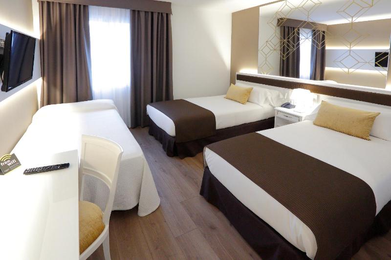 Triple Room image 1