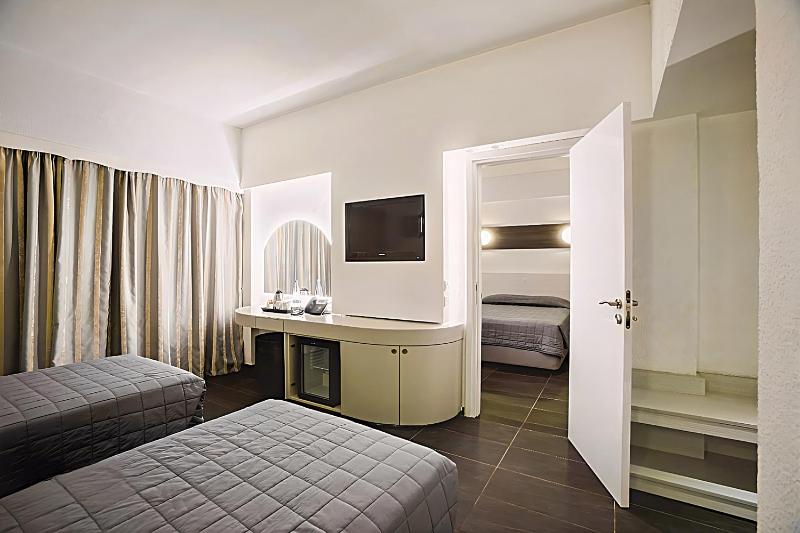 Family Interconnecting Room with Balcony image 1