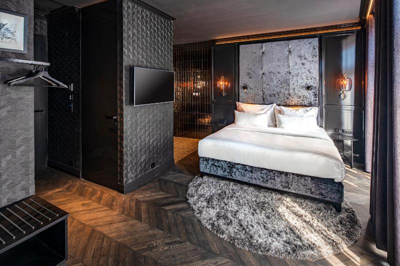 Large Double Room image 1