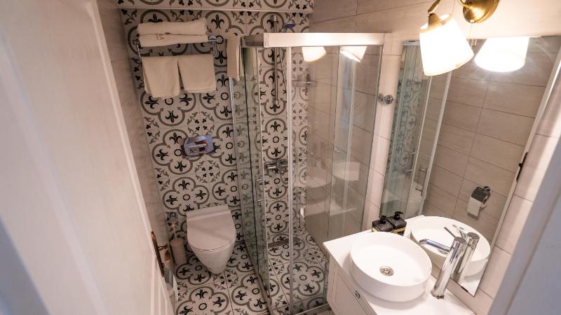 Standard Double Room image 3