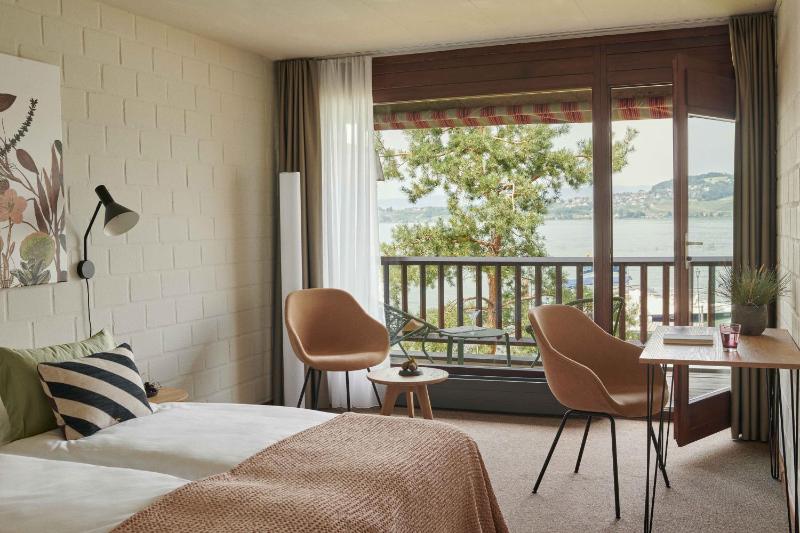 Double Room with Lake View image 1