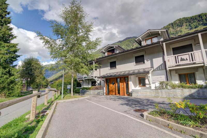 Apartment Aiguille de Chamonix Alpes Agency Central Chamonix Sleeps 4 - image 14