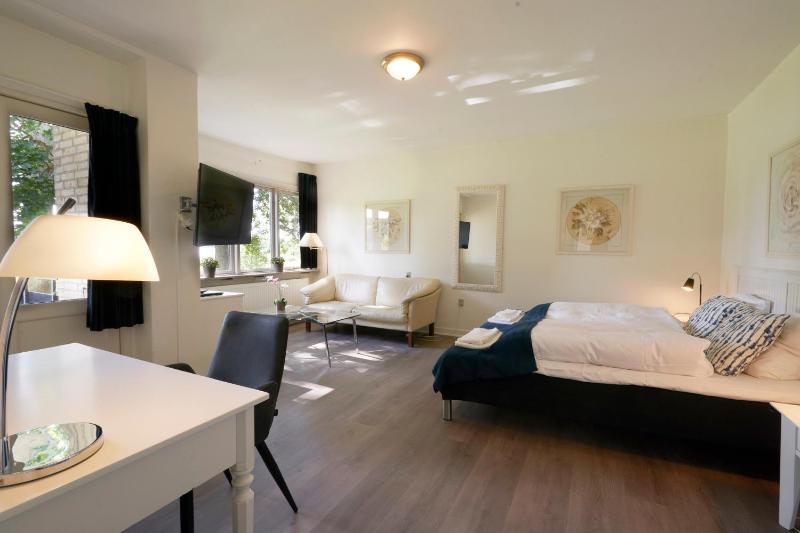 Deluxe Double Room with Balcony image 4