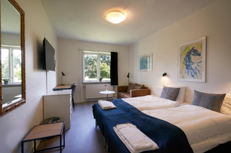 Standard Double or Twin Room image 3