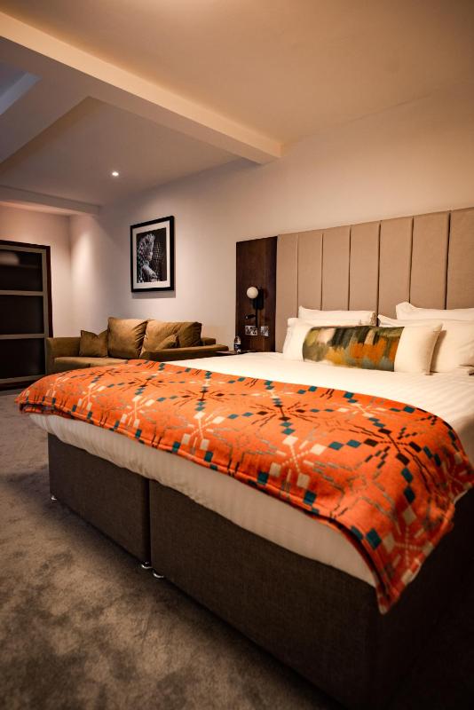 Luxury Triple Room image 4