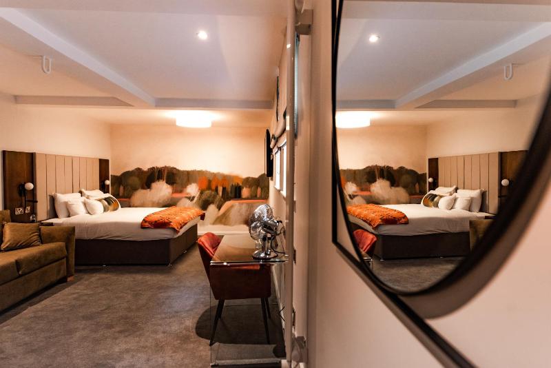 Luxury Triple Room image 2