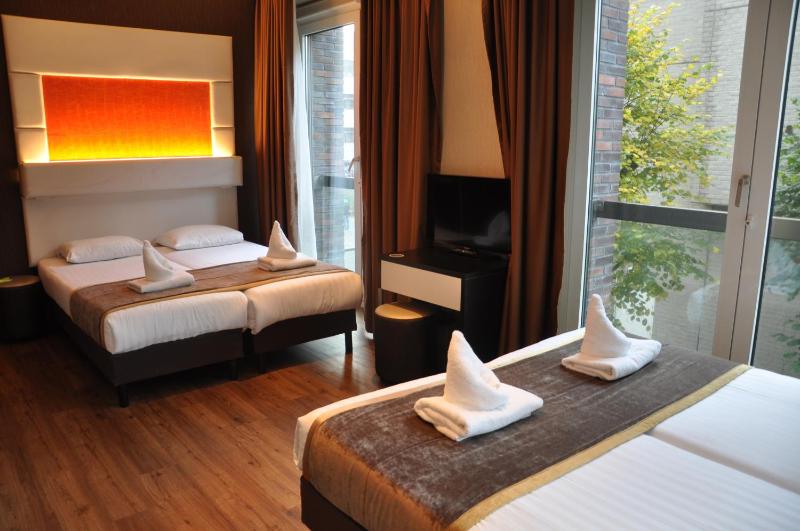 Quadruple Room image 3