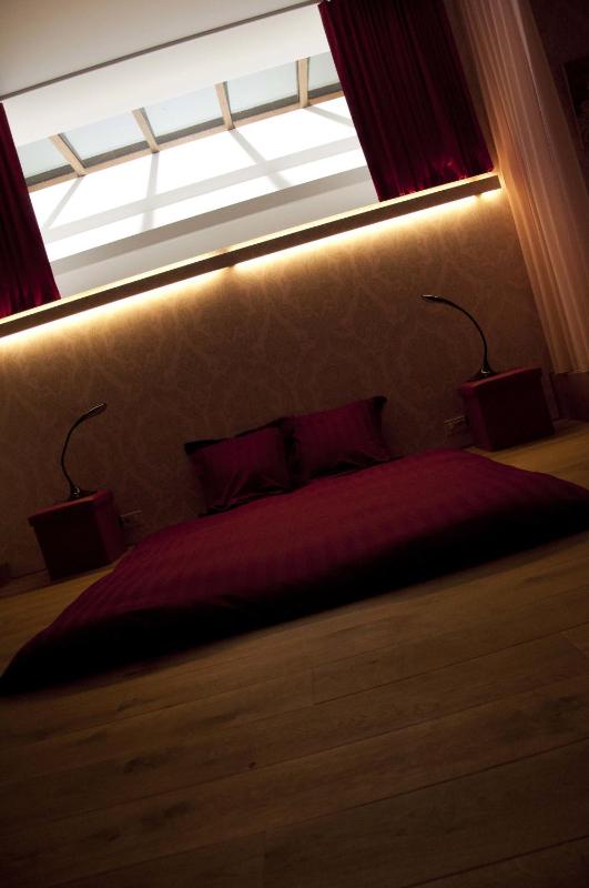 Honeymoon Suite image 3