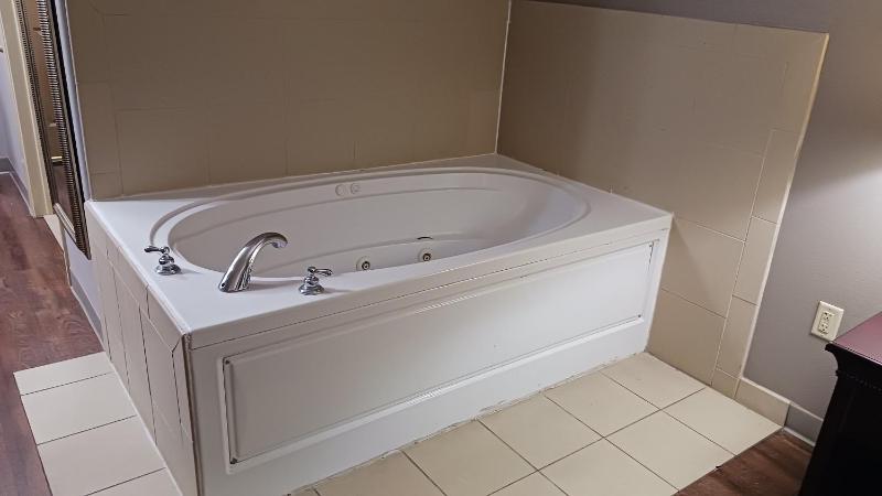 Superior King Room with Spa Bath Non-Smoking image 4