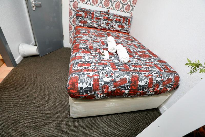 Budget Double Room image 4