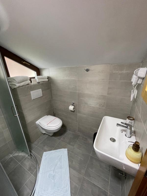 King Room with Mountain View image 3