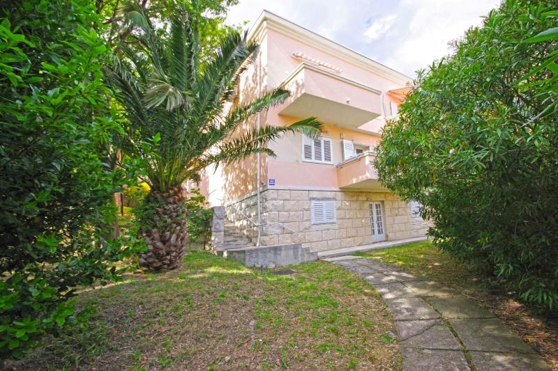 Apartments by the sea Makarska - 19202 - image 1