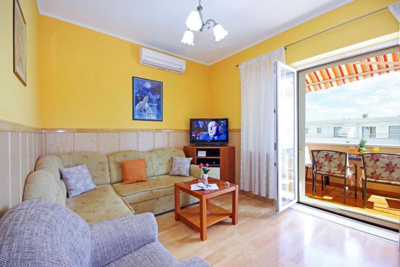 Apartments by the sea Makarska - 19202 - image 10