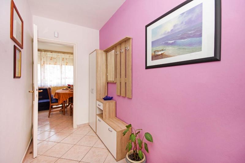 Apartments by the sea Makarska - 19210 - image 14
