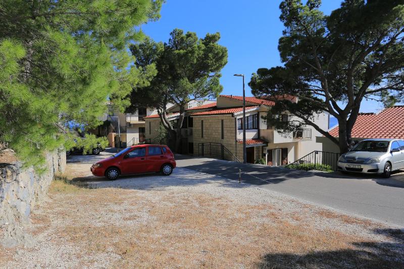 Apartments by the sea Brela Makarska - 19205 - image 12