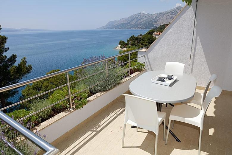 Apartments by the sea Brela Makarska - 19205 - image 35