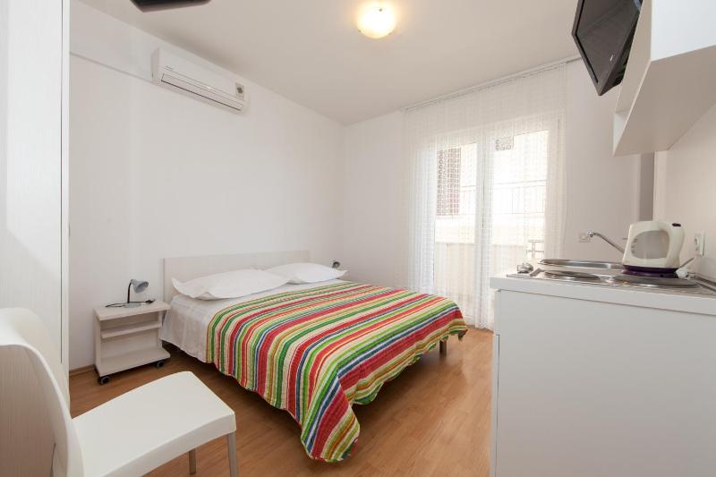 Apartments by the sea Brela Makarska - 19205 - image 33