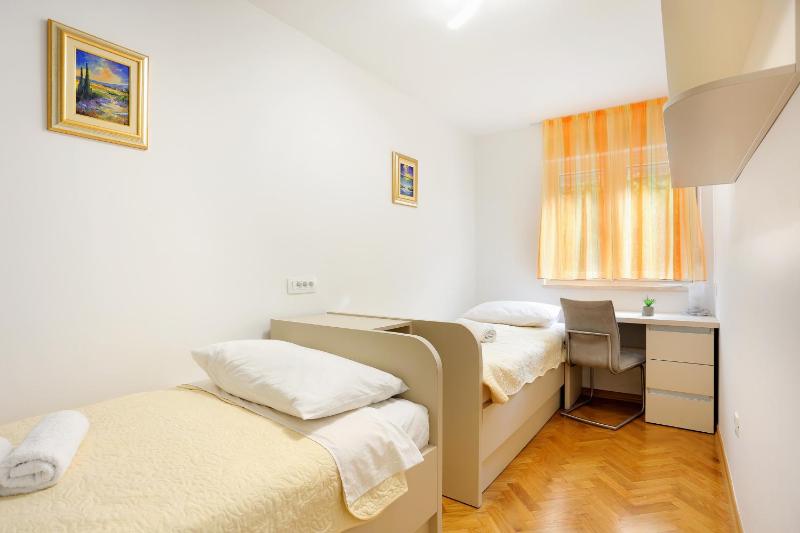 Apartments with WiFi Split - 19143 - image 14