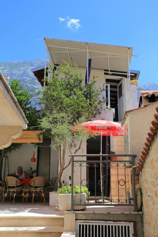 Apartments with WiFi Makarska - 19038 - image 6