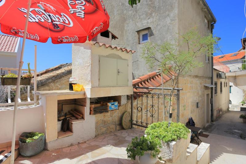 Apartments with WiFi Makarska - 19038 - image 5