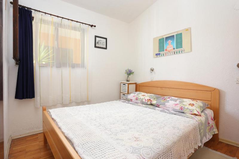 Apartments with WiFi Makarska - 19038 - image 16