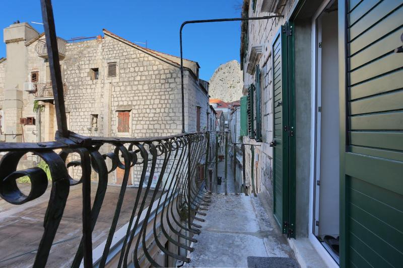 Apartments with parking space Omis - 19051 - image 9